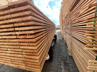 Ca. 133x Douglas Planken Fijnbezaagd, 22x200mm, lengte 400cm
